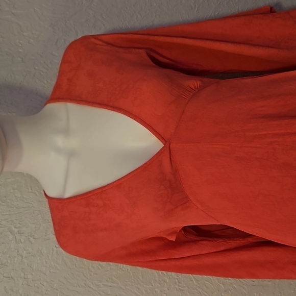 LOVE LIKE SUMMER Hot Pink Assymetric Flare Sleeve Tie Back Sharkbite Dress - Picture 4 of 8